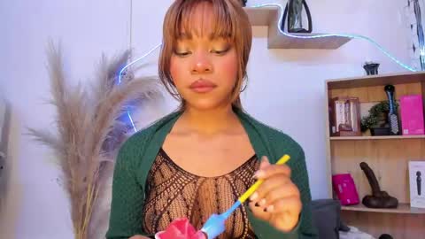 tylla__ online show from 04.12.26