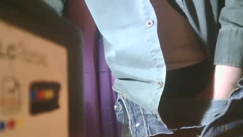 Snapshot of u02g2 chatting on 02.18.26 u02g2 online show from 02.18.26