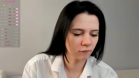 Snapshot of udelaborom chatting on 02.19.25 Lili online show from 02.19.25