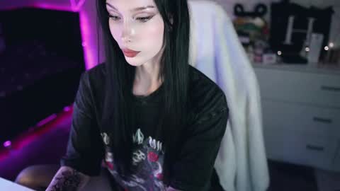 Snapshot of uindi chatting on 12.09.24 Izzy online show from 12.09.24