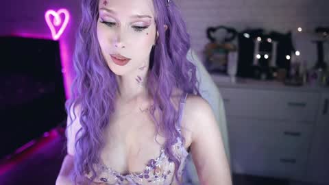 Snapshot of uindi chatting on 02.02.25 Izzy online show from 02.02.25