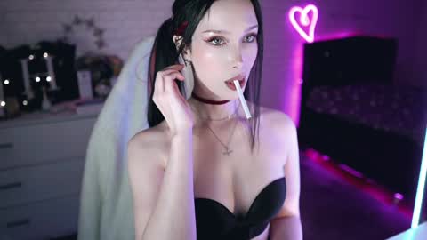 Snapshot of uindi chatting on 03.10.25 Izzy online show from 03.10.25