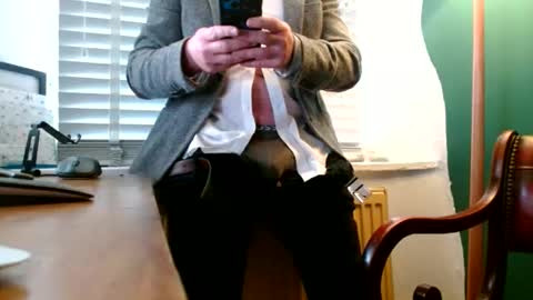 ukclive online show from 10.10.25