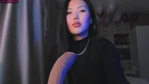 Snapshot of uko_sa chatting on 11.29.25 uko sa online show from 11.29.25