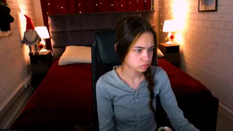 Ulia online show from 04.23.26