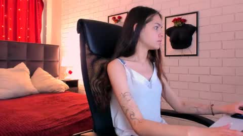 Snapshot of ulianeer chatting on 05.25.26 Ulia online show from 05.25.26