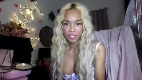 Snapshot of umdonut chatting on 12.21.25 umdonut online show from 12.21.25