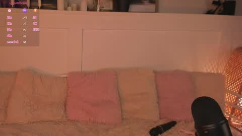 Una  online show from 04.12.26