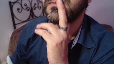 Snapshot of under_thedesk chatting on 11.14.25 Giov online show from 11.14.25