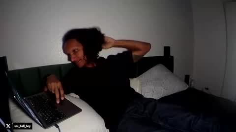 Snapshot of uniballboy chatting on 03.08.26 Uni Ball online show from 03.08.26