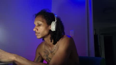 Snapshot of uniballboy chatting on 03.31.26 Uni Ball online show from 03.31.26