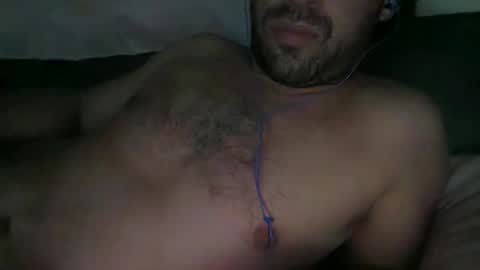 Snapshot of universalstudihoes chatting on 10.10.25 universalstudihoes online show from 10.10.25