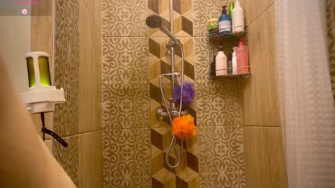 Snapshot of unnabella chatting on 01.28.25 UnnaBella online show from 01.28.25