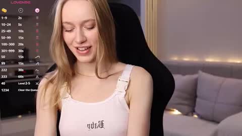 Snapshot of unnabella chatting on 11.15.25 UnnaBella online show from 11.15.25