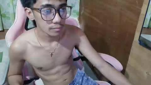 Snapshot of ur_fuckerboy chatting on 05.15.26 choso online show from 05.15.26