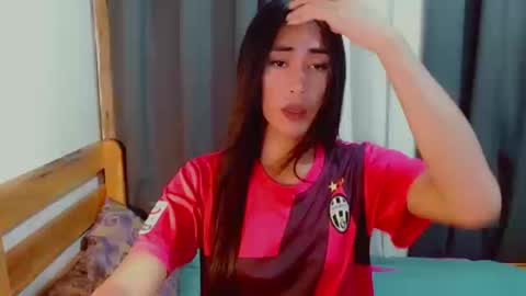 Snapshot of urasian_eya chatting on 12.17.25 urasian_eya online show from 12.17.25