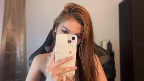 Snapshot of urasian_sweet_ria19 chatting on 01.29.25 Ria online show from 01.29.25