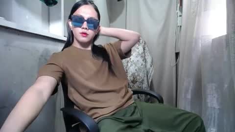 Snapshot of urasiantserika chatting on 10.18.25 Erika online show from 10.18.25