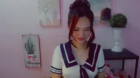 Snapshot of urblossom_princess chatting on 06.25.26 urblossom_princess online show from 06.25.26