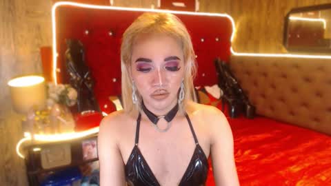 Snapshot of urcumgirlasiants chatting on 01.17.25 KENDALL online show from 01.17.25