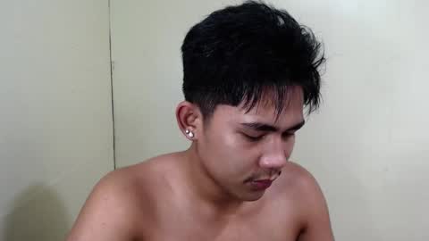 Snapshot of urcutie_asianboy chatting on 10.08.25 KEN online show from 10.08.25