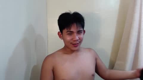 Snapshot of urcutie_asianboy chatting on 11.08.25 KEN online show from 11.08.25