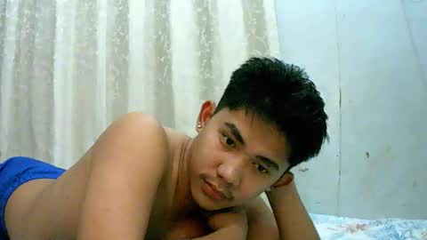 Snapshot of urcutie_asianboy chatting on 11.23.25 KEN online show from 11.23.25