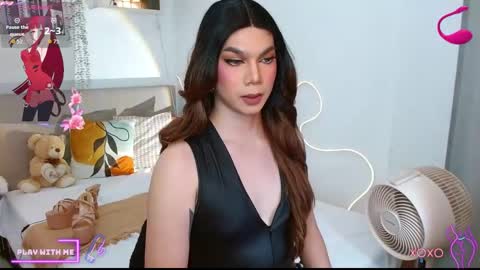 Snapshot of urdeityoflove_ chatting on 09.11.25 rose and khristine online show from 09.11.25