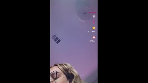 Snapshot of urfaveriri chatting on 09.24.25 urfaveriri online show from 09.24.25