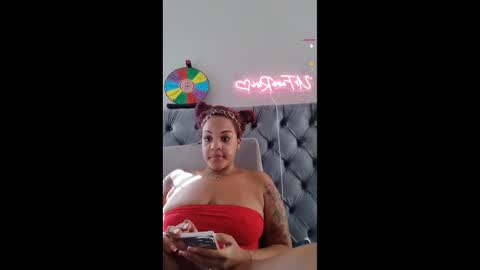 Snapshot of urfaveriri chatting on 10.14.25 urfaveriri online show from 10.14.25