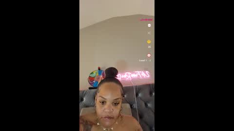 Snapshot of urfaveriri chatting on 11.21.25 urfaveriri online show from 11.21.25