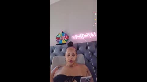 Snapshot of urfaveriri chatting on 11.22.25 urfaveriri online show from 11.22.25