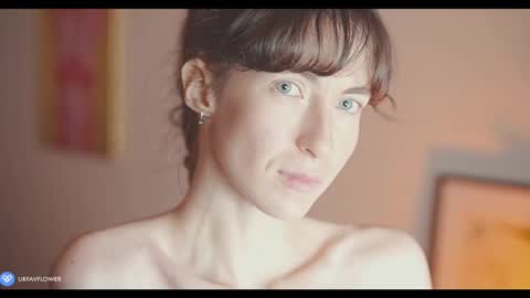 Snapshot of urfavflwers chatting on 01.14.25 Aleksandra online show from 01.14.25