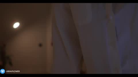 Snapshot of urfavflwers chatting on 11.29.25 Aleksandra online show from 11.29.25