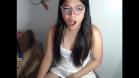 Snapshot of urhotangela chatting on 12.22.25 urhotangela online show from 12.22.25