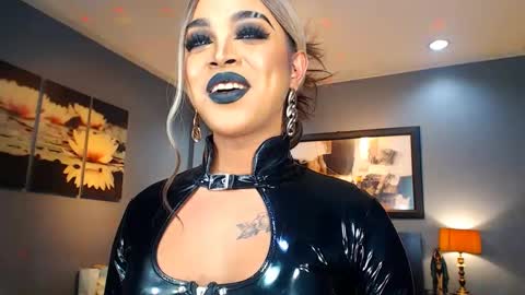 UrMajestyTyra online show from 01.31.25