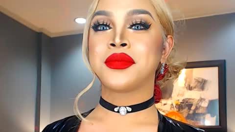 UrMajestyTyra online show from 02.13.25