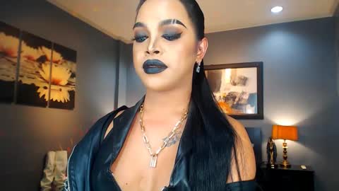 UrMajestyTyra online show from 03.04.25