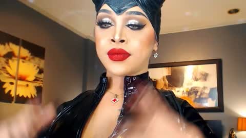 UrMajestyTyra online show from 10.30.25