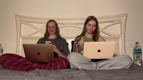 Snapshot of urmissalice chatting on 12.30.24 urmissalice online show from 12.30.24