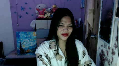Snapshot of urpreciouspinayxxx chatting on 06.20.26 hi im kim online show from 06.20.26