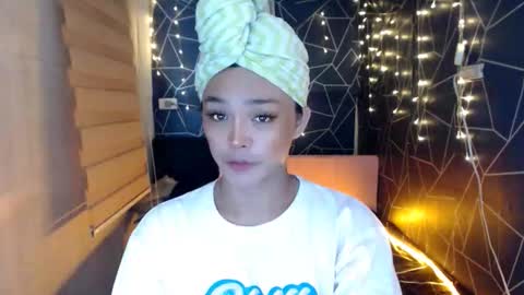 Snapshot of ursexy_debra chatting on 10.27.25 TYRA online show from 10.27.25