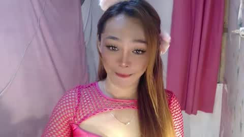 Snapshot of ursexy_debra chatting on 11.06.25 TYRA online show from 11.06.25