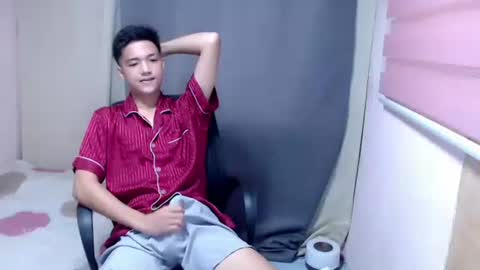 Snapshot of urtwinkjinwoo chatting on 10.15.25 JC online show from 10.15.25