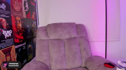 Val help me get 100 thumbs up 3 online show from 10.14.25