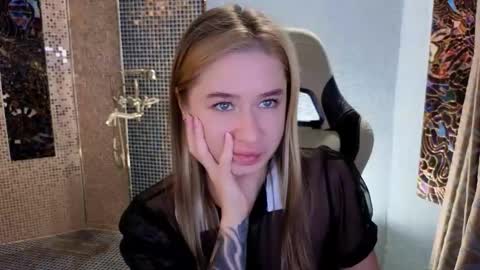 Leila online show from 11.26.25