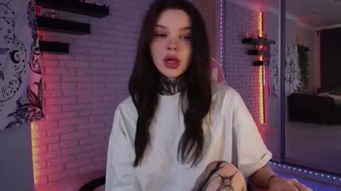 Snapshot of uwu_eva chatting on 12.11.24 Eva online show from 12.11.24