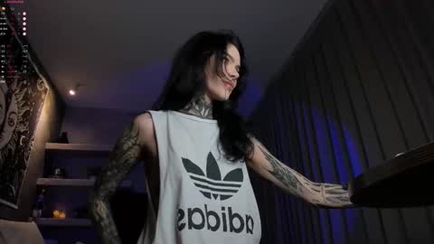 Snapshot of uwu_eva chatting on 02.01.26 Eva online show from 02.01.26