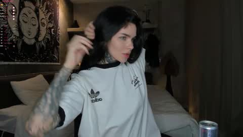 Snapshot of uwu_eva chatting on 02.03.26 Eva online show from 02.03.26