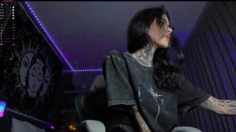 Snapshot of uwu_eva chatting on 02.17.26 Eva online show from 02.17.26